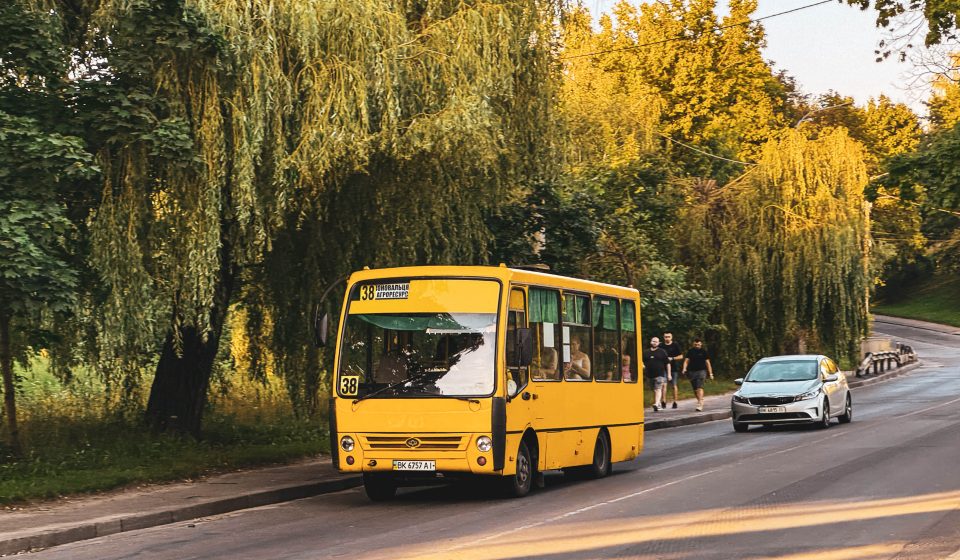 38 автобус(маршрутка) Рівне