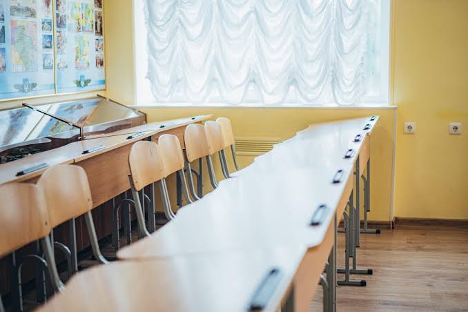 Більше ніж 70% навчальних закладів Рівненщини готові до роботи під час тривалих відключень електроенергії
