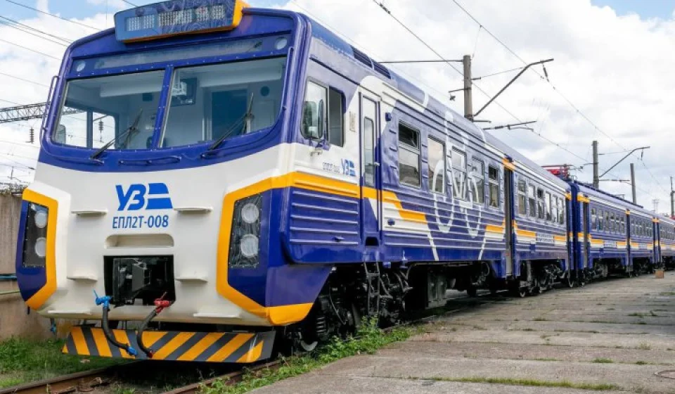 Через повітряну тривогу затримуються чотири поїзди на маршрутах через Рівненщину