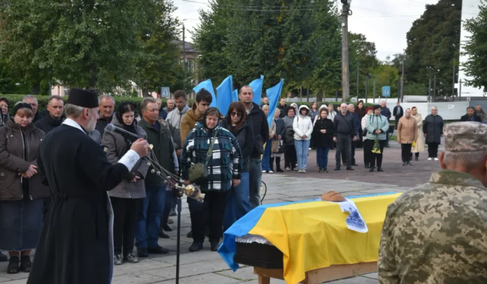 Гощанська громада віддала останню шану захиснику України Володимиру Ярощуку