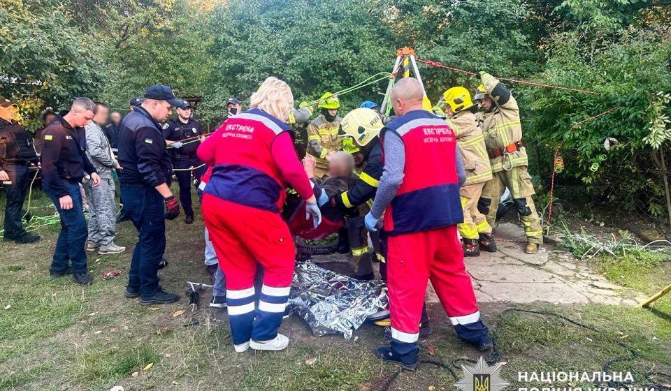 На Рівненщині двоє чоловіків впали у колодязь