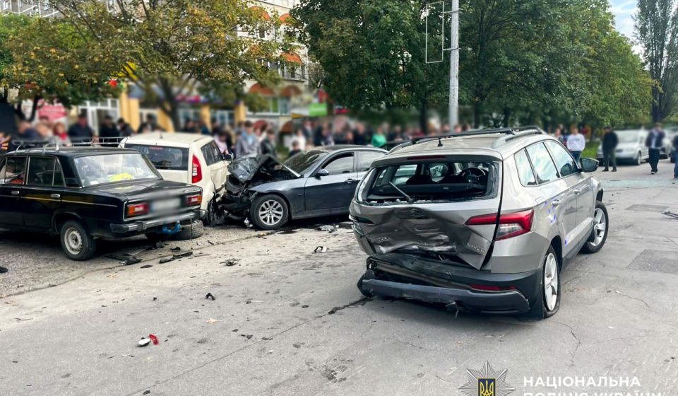 Пʼяний водій BMW на Рівненщині спричинив аварію за участю п’яти авто