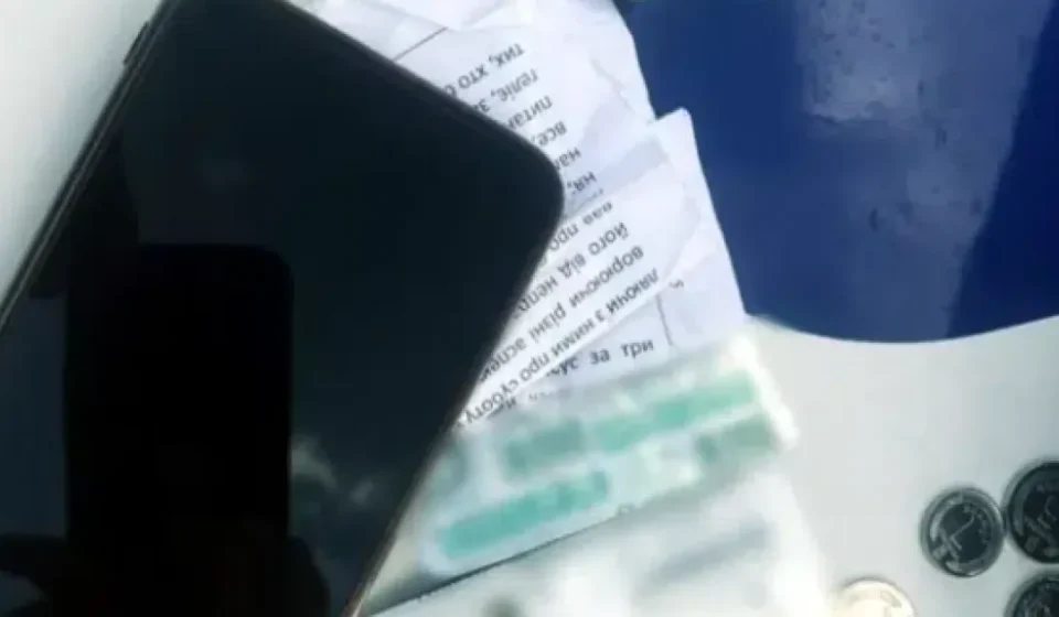 Патрульні в Сарнах виявили невідомі таблетки у рюкзаку чоловіка