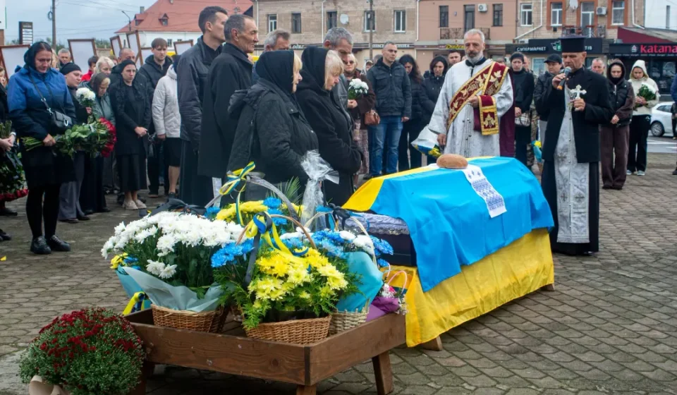 У Дубні провели в останню путь загиблого на Сумщині солдата Антона Валевського