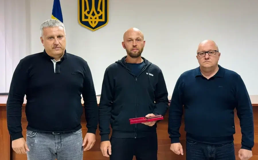 У Костополі відзначили державними та військовими нагородами воїна і рідних загиблих Героїв