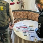 У Рівненській області затримали 27-річного чоловіка за підозрою в організації нелегального перетину кордону