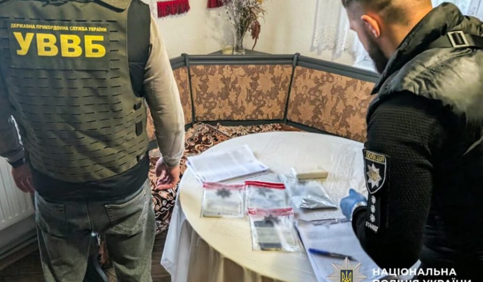 У Рівненській області затримали 27-річного чоловіка за підозрою в організації нелегального перетину кордону