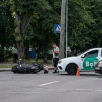 У Рівному трапилася аварія за участю мотоцикліста та таксі