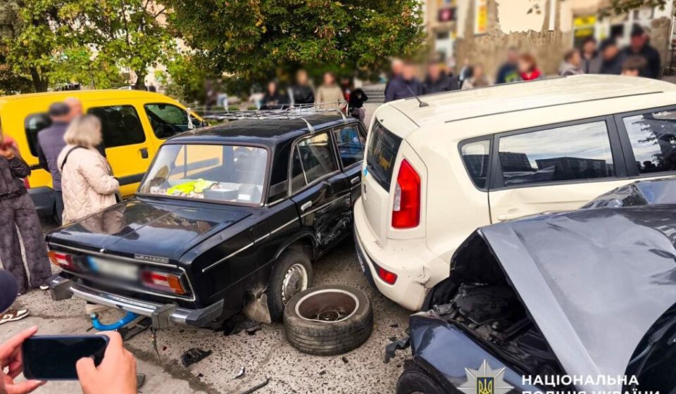 У Вараші водій BMW став учасником ДТП за участю п’яти автомобілів