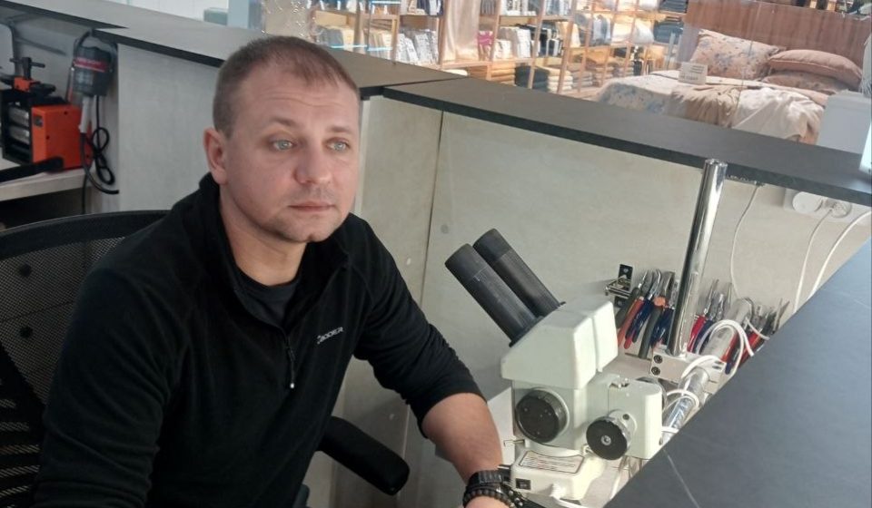 Ветеран АТО відновив ювелірну справу і відкрив майстерню в Рівному після служби на фронті