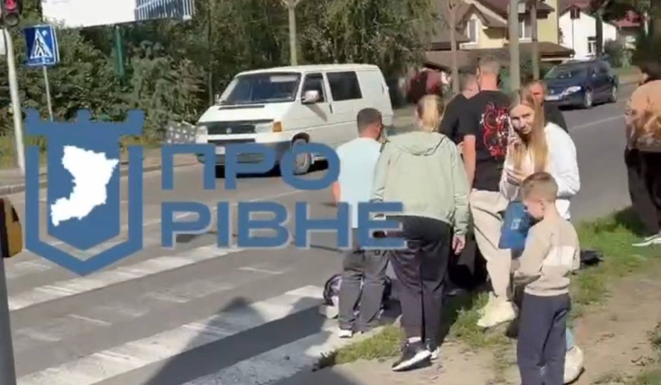 У Рівному на Дубенській мікроавтобус збив школяра (ВІДЕО)