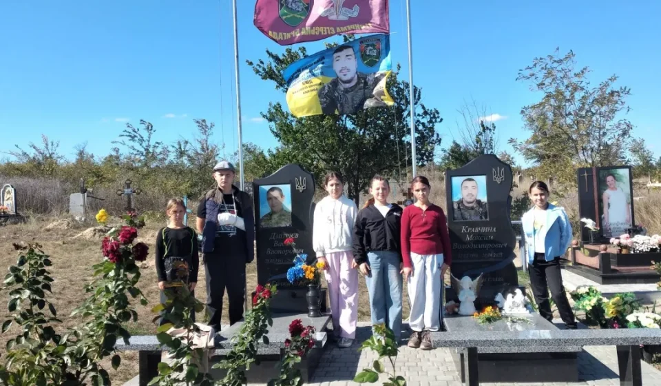 Діти Демидівської громади вшанували пам'ять загиблих воїнів у День захисників