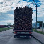 На Рівненщині зупинили вантажівку через надто велику висоту