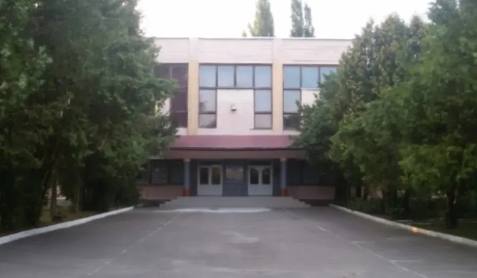 Острозький коледж шукає трьох кваліфікованих спеціалістів на роботу
