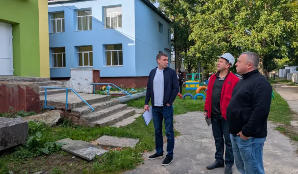 У Корці ПРООН здійснила інспекцію ремонту гімназійної будівлі