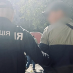 У Рівному біля школи затримали пʼяного чоловіка з ножем у кишені