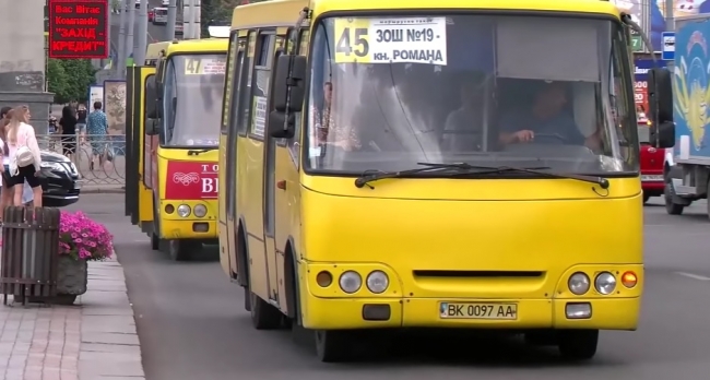 У Рівному водій маршрутного таксі №45 відмовив у безоплатному проїзді дитині з інвалідністю
