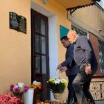 У Сарнах встановили меморіальну дошку на честь залізничника та воїна Олександра Лесика