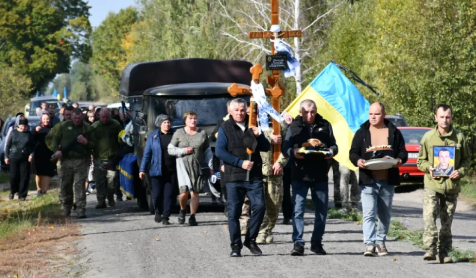 У Зарічному провели в останню путь захисника Дмитра Колошву