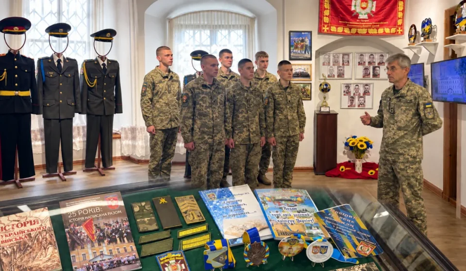 В Острозі відкрили виставку «Від витоків до сьогодення», присвячену 25-річчю військового ліцею